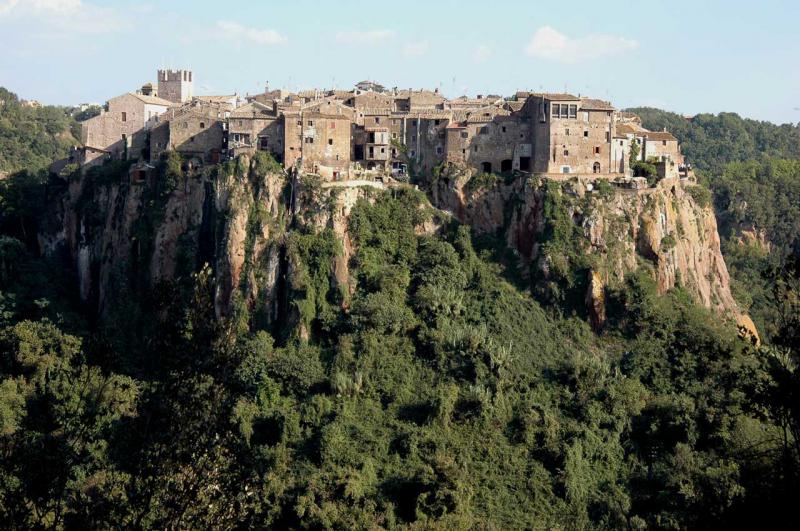 Calcata...Borgo disubbidiente