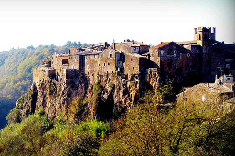 Calcata...Borgo disubbidiente