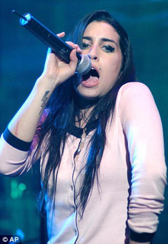 AMY la ragazza dietro il nome